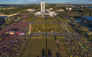 Democracia em Vertigem