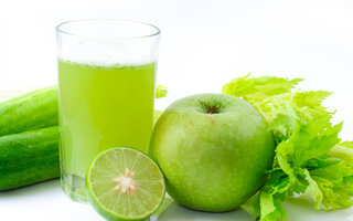 Suco de maçã com pepino