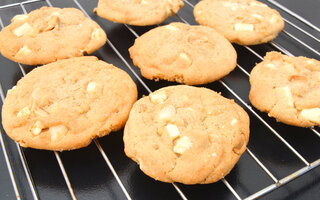 Cookies de Nozes e Chocolate Branco