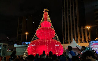 Árvore de natal no Bairro Liberdade