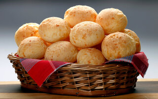 Pão de queijo e doce de leite