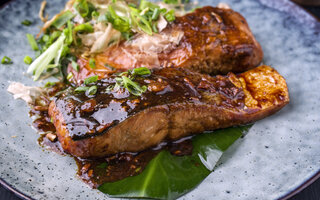 Salmão grelhado com gengibre