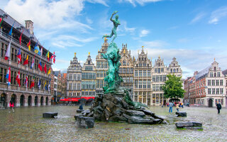 GROTE MARKT, PREFEITURA E ESTÁTUA DE BRABO