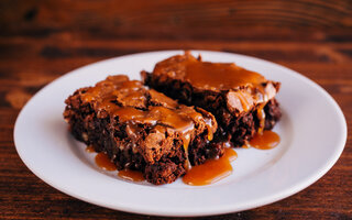 Brownie com caramelo