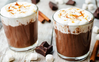 Chocolate quente com caramelo