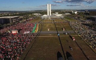 Democracia em Vertigem