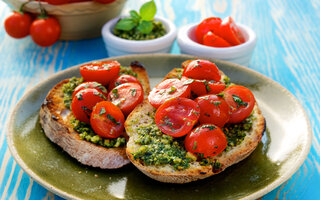 Bruschetta ao pesto