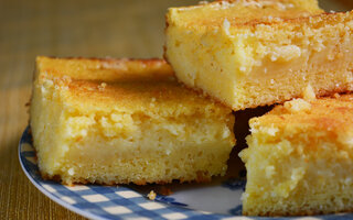 Bolo de Fubá com Creme de Ricota