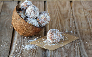 Brigadeiro de chocolate e coco