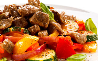 Carne com legumes