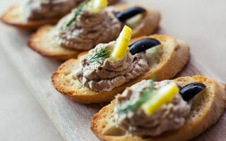 Canapé de sardinha