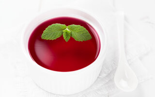 Gelatina de chá de hibisco
