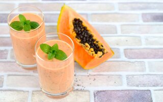 Smoothie de papaya com kiwi