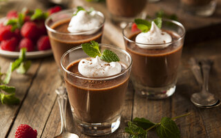 Mousse Sensação (chocolate e morango)