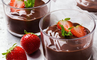 Mousse de chocolate com morango