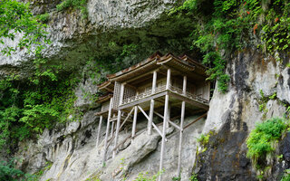 Templo Mt. Mitoku Sanbutsu ji, Touhaku