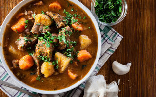 Picadinho de Carne, Alho-poró, Mandioquinha e Quinoa