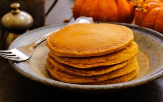 Pancake de Abóbora com Creme de Coco