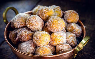 Bolinho de chuva recheado com Paçoquita Cremosa