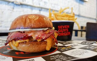 Seven Guys Burger