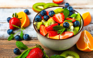 Salada de frutas crocante