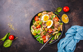 Salada de macarrão com atum