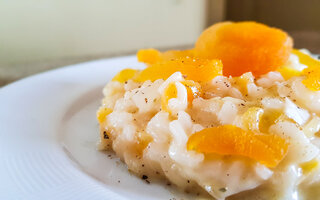 Risoto de damasco, queijo brie e castanhas