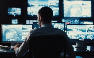 O Arsenal dos Espiões - Netflix