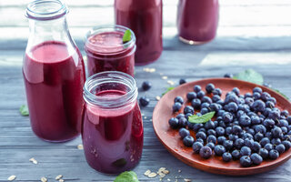 Suco de açaí juçara com água de coco e maracujá