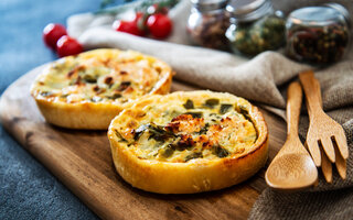 Quiche de alho poró com queijo gruyére