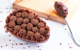 Ovo de Brigadeiro Trufado - Ateliê do Doce