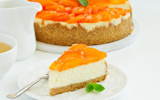 Cheesecake com cobertura de damasco