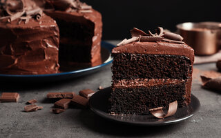 Bolo de Chocolate com Brigadeiro