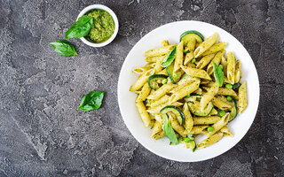 Macarrão sem glúten com legumes