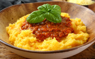 Polenta com carne moída