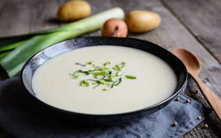 Caldo de alho poré e aveia