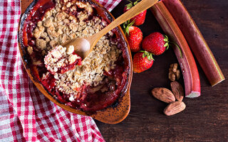 Crumble de Morango e Chocolate Branco