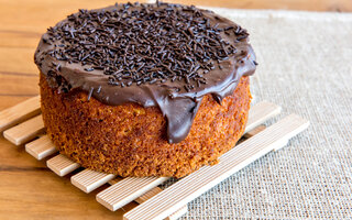 Bolo de Cenoura com Cobertura de Brigadeiro