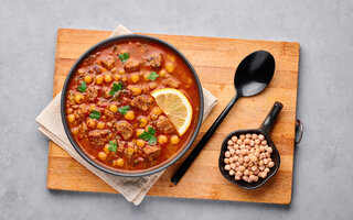 Sopa de Grão de Bico e Carne