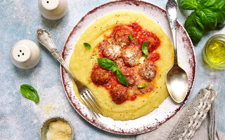 Polenta com carne moída