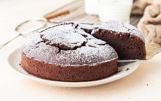 Bolo de Cacau com Coco sem Glúten e sem Lactose