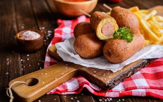 10 receitas gourmet de cachorro quente para degustar no Dia do Hot Dog