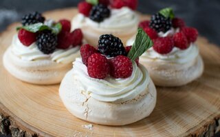 Pavlova de Frutas Vermelhas