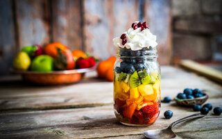 Taça com Frutas e Creme