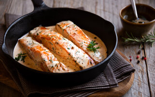 Salmão com Molho de Limão Siciliano e Requeijão Tradicional Catupiry