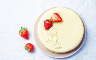 Bolo Três Leites com Ganache de Chocolate Branco