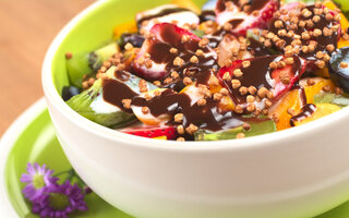 Taça de Frutas com Ganache Refrescante