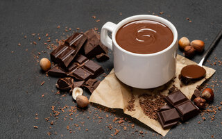 Chocolate quente com merengue
