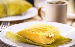 Pamonha com Queijo Coalho e Alecrim