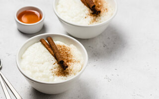 Arroz doce com doce de leite e casca de laranja